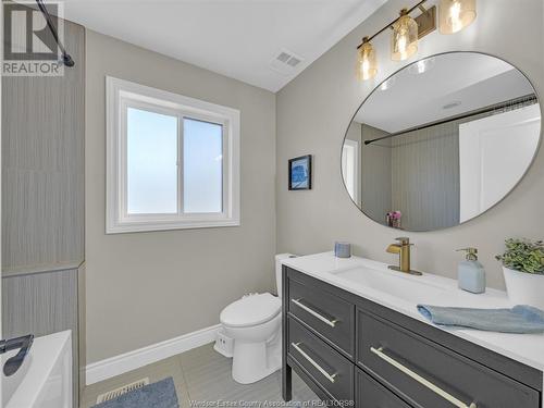 3869 Zanzibar, Windsor, ON - Indoor Photo Showing Bathroom