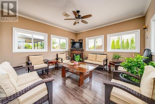 2264 Dandurand Boulevard, Windsor, ON - Indoor Photo Showing Living Room