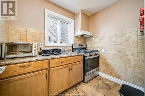 2264 Dandurand Boulevard, Windsor, ON - Indoor Photo Showing Kitchen