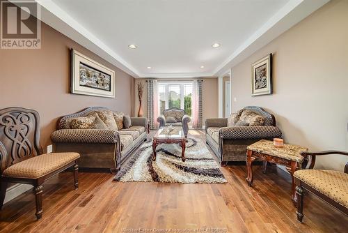 2264 Dandurand Boulevard, Windsor, ON - Indoor Photo Showing Living Room