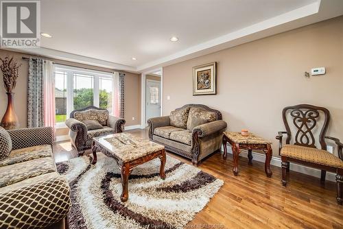 2264 Dandurand Boulevard, Windsor, ON - Indoor Photo Showing Living Room