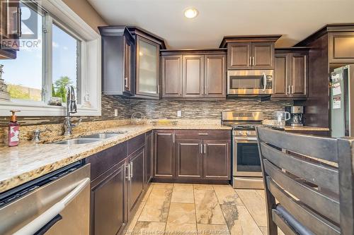 2264 Dandurand Boulevard, Windsor, ON - Indoor Photo Showing Kitchen With Stainless Steel Kitchen With Double Sink With Upgraded Kitchen