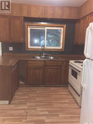 365 5Th Street Ne, Wadena, SK - Indoor Photo Showing Kitchen With Double Sink