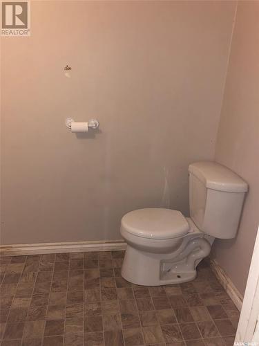 365 5Th Street Ne, Wadena, SK - Indoor Photo Showing Bathroom