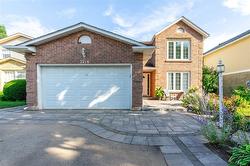 2214 Melissa Crescent  Burlington, ON L7P 4J7