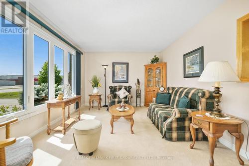 30 Community Center Road, Hamilton Township (Baltimore), ON - Indoor Photo Showing Living Room