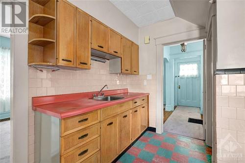 23 Bellwood Avenue, Ottawa, ON - Indoor Photo Showing Kitchen