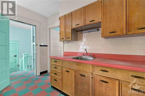 23 Bellwood Avenue, Ottawa, ON - Indoor Photo Showing Kitchen