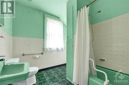 23 Bellwood Avenue, Ottawa, ON - Indoor Photo Showing Bathroom