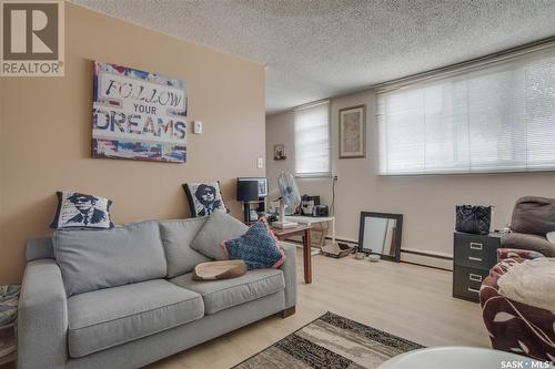 2617 7Th Street E, Saskatoon, SK - Indoor Photo Showing Living Room