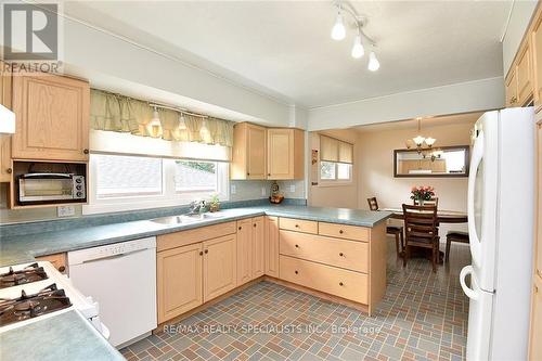 60 Kenwood Crescent, Guelph, ON - Indoor Photo Showing Kitchen