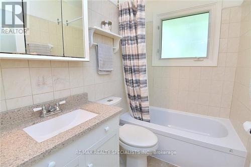 60 Kenwood Crescent, Guelph, ON - Indoor Photo Showing Bathroom