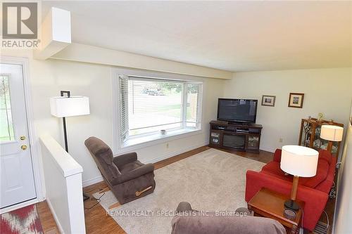 60 Kenwood Crescent, Guelph, ON - Indoor Photo Showing Living Room