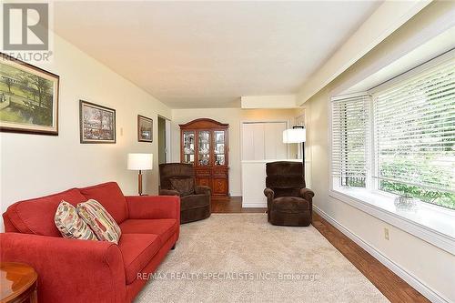 60 Kenwood Crescent, Guelph, ON - Indoor Photo Showing Living Room