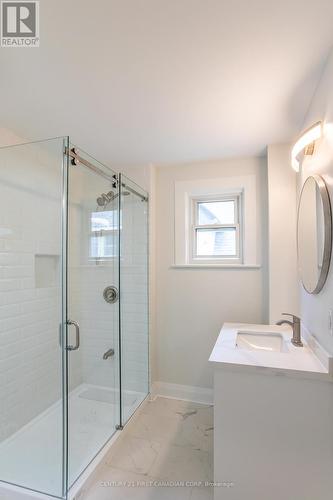 2 - 706 Waterloo Street, London, ON - Indoor Photo Showing Bathroom