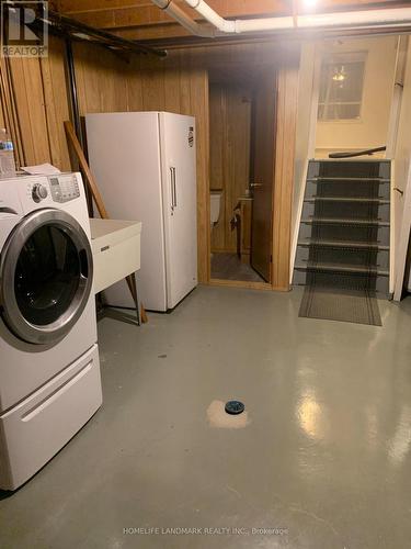 8 Fairway Drive, Hamilton, ON - Indoor Photo Showing Laundry Room