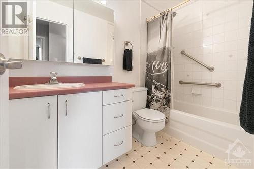 2400 Virginia Drive Unit#1102, Ottawa, ON - Indoor Photo Showing Bathroom