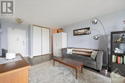 2400 Virginia Drive Unit#1102, Ottawa, ON - Indoor Photo Showing Living Room