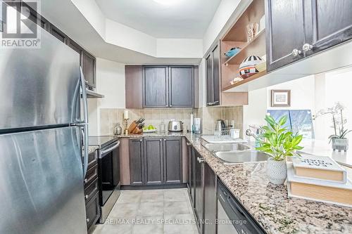 412 - 2365 Central Park Drive, Oakville, ON - Indoor Photo Showing Kitchen With Double Sink With Upgraded Kitchen