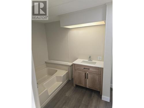 5756 Cook Crescent, Prince George, BC - Indoor Photo Showing Bathroom