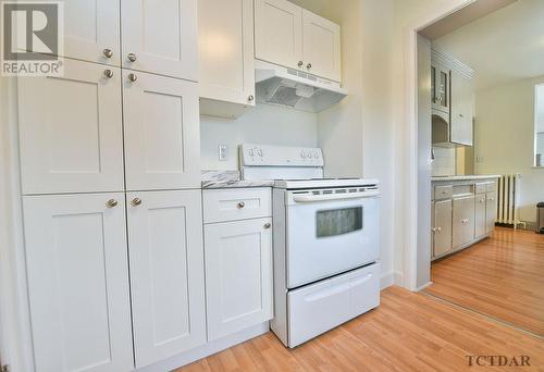 389 Balsam St S, Timmins, ON - Indoor Photo Showing Kitchen