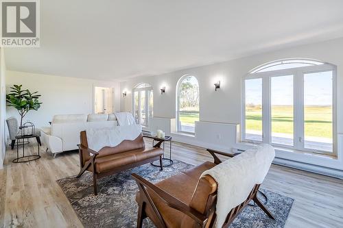 39 Lakeshore Dr, Echo Bay, Laird Twp, ON - Indoor Photo Showing Living Room