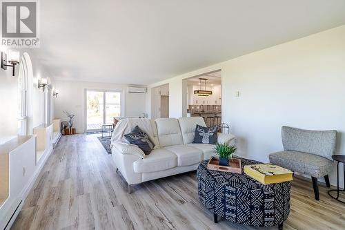 39 Lakeshore Dr, Echo Bay, Laird Twp, ON - Indoor Photo Showing Living Room