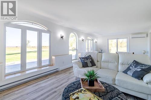 39 Lakeshore Dr, Echo Bay, Laird Twp, ON - Indoor Photo Showing Living Room