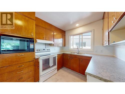 500 9Th  S Street, Cranbrook, BC - Indoor Photo Showing Kitchen