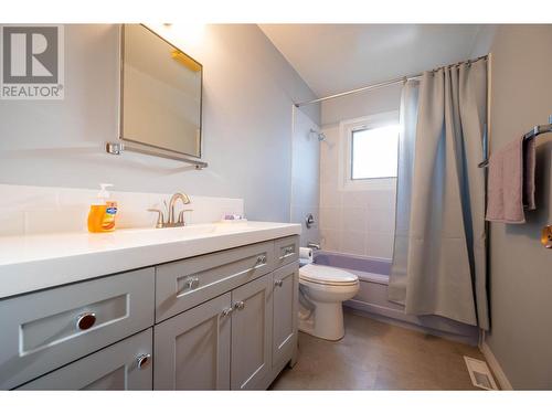 500 9Th  S Street, Cranbrook, BC - Indoor Photo Showing Bathroom