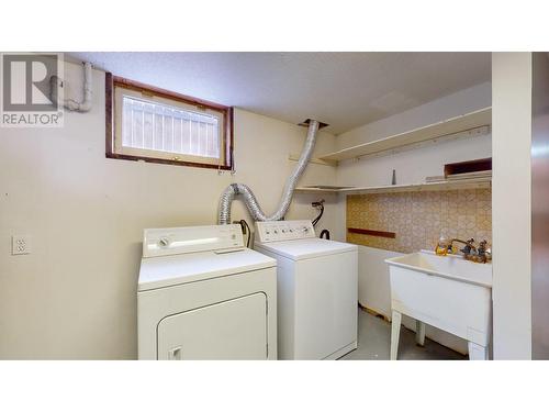 500 9Th  S Street, Cranbrook, BC - Indoor Photo Showing Laundry Room