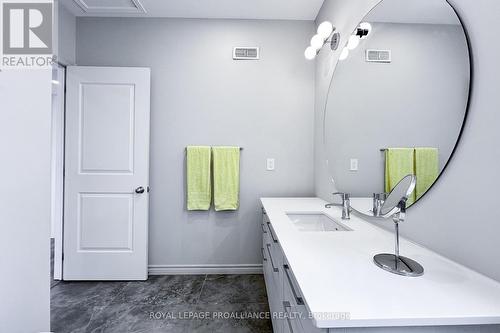 206 - 1005 Terra Verde Way, Kingston, ON - Indoor Photo Showing Bathroom