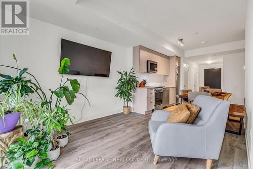 301 - 185 Deerfield Road, Newmarket (Central Newmarket), ON - Indoor Photo Showing Living Room