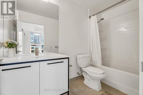 301 - 185 Deerfield Road, Newmarket (Central Newmarket), ON - Indoor Photo Showing Bathroom