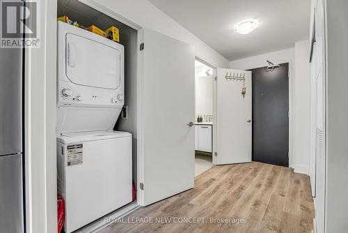 301 - 185 Deerfield Road, Newmarket (Central Newmarket), ON - Indoor Photo Showing Laundry Room