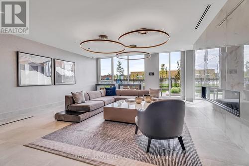 301 - 185 Deerfield Road, Newmarket (Central Newmarket), ON - Indoor Photo Showing Living Room