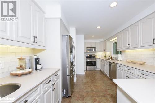 132 Gilwood Park Drive, Penetanguishene, ON - Indoor Photo Showing Kitchen With Upgraded Kitchen