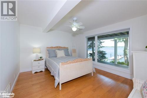 132 Gilwood Park Drive, Penetanguishene, ON - Indoor Photo Showing Bedroom