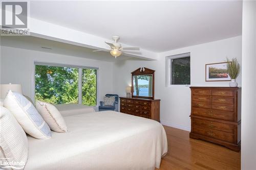 132 Gilwood Park Drive, Penetanguishene, ON - Indoor Photo Showing Bedroom