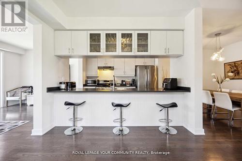 94 Denarius Crescent, Richmond Hill, ON - Indoor Photo Showing Kitchen