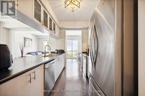 94 Denarius Crescent, Richmond Hill, ON - Indoor Photo Showing Kitchen With Stainless Steel Kitchen With Upgraded Kitchen