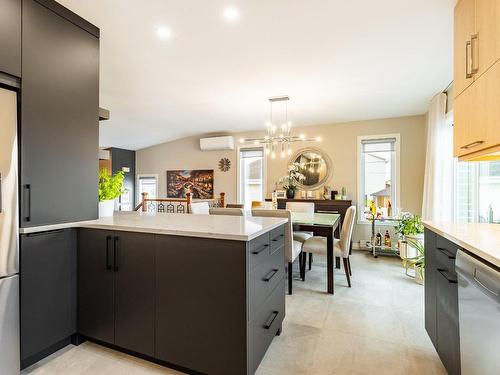 Kitchen - 2580 Boul. René-Gaultier, Varennes, QC - Indoor Photo Showing Kitchen With Upgraded Kitchen