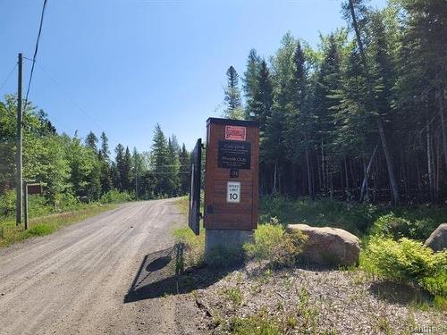 Exterior entrance - 62 Rue Du Lac-Walfred N., Sainte-Marguerite-Du-Lac-Masson, QC 