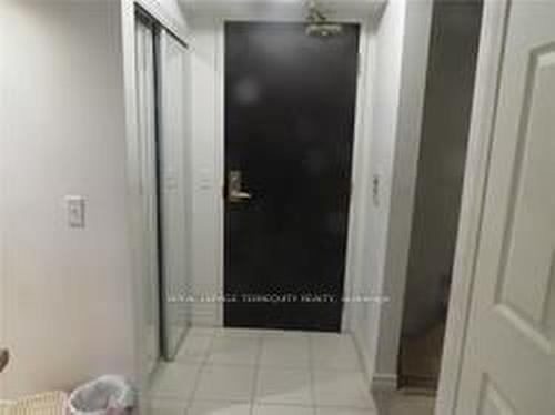 503-30 Grand Trunk Cres, Toronto, ON - Indoor Photo Showing Bathroom