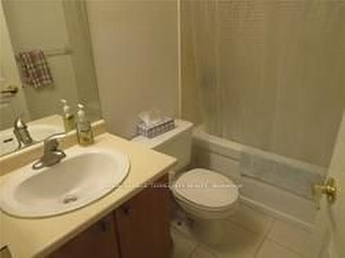 503-30 Grand Trunk Cres, Toronto, ON - Indoor Photo Showing Bathroom