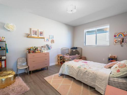 2182 Crosshill Drive, Kamloops, BC - Indoor Photo Showing Bedroom