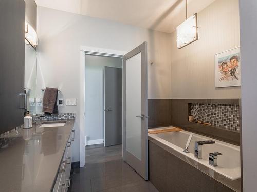 2182 Crosshill Drive, Kamloops, BC - Indoor Photo Showing Bathroom