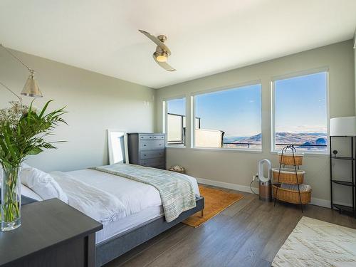 2182 Crosshill Drive, Kamloops, BC - Indoor Photo Showing Bedroom