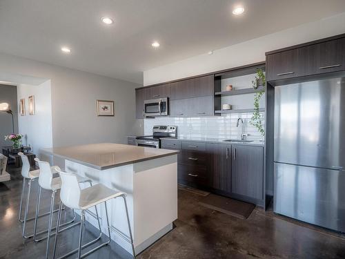 2182 Crosshill Drive, Kamloops, BC - Indoor Photo Showing Kitchen With Upgraded Kitchen