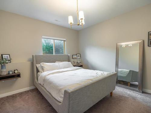 2182 Crosshill Drive, Kamloops, BC - Indoor Photo Showing Bedroom